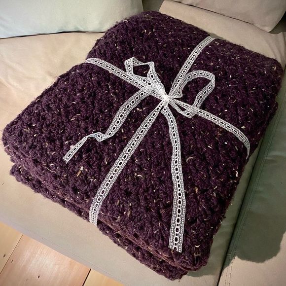 HAND CROCHETED BLANKET - Picture 3 of 4